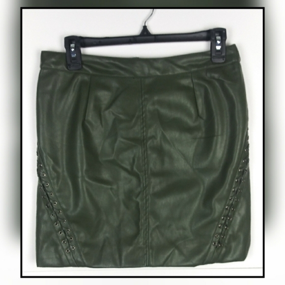 Honeybum hunter green faux leather mini skirt - Picture 1 of 5